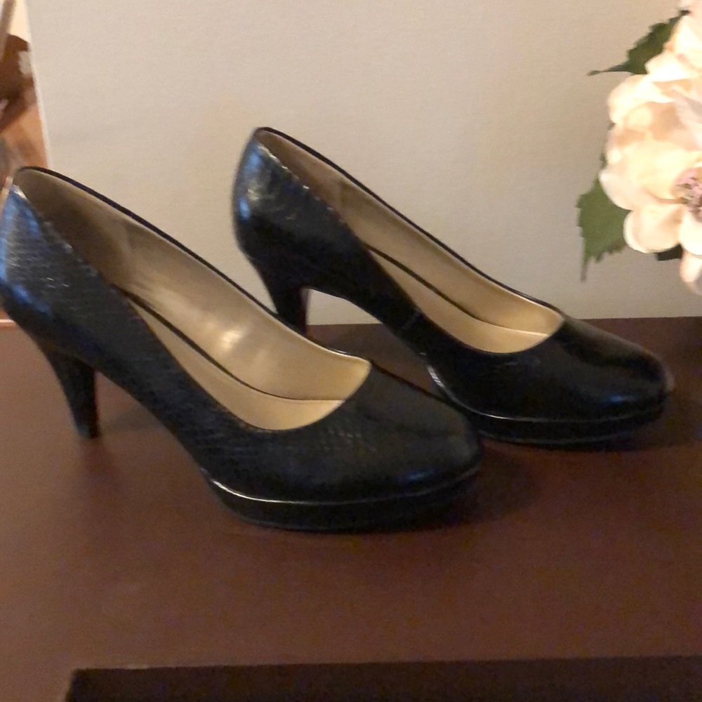 Bondolino black pump size 6 1/2